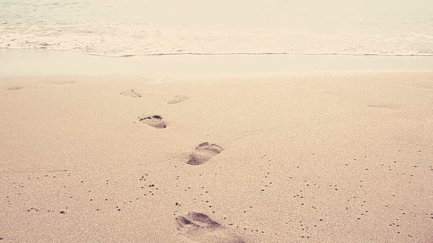 Beneficios de andar descalzo: mejora tu salud