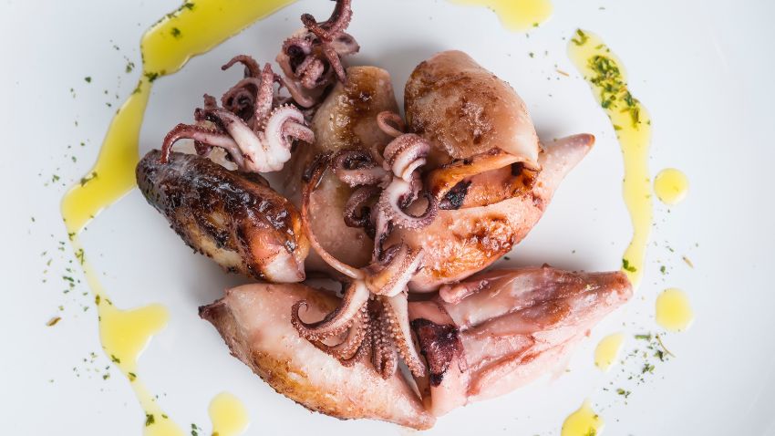 Calamares con salsa de perejil
