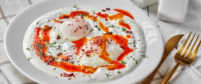 Huevos turcos o Çilbir 1